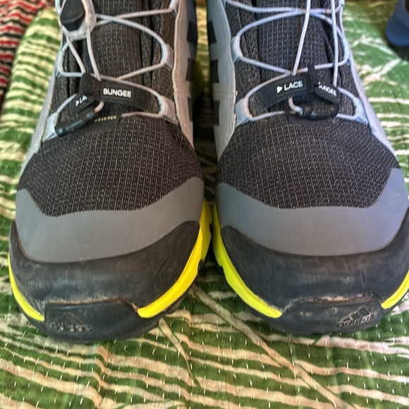 Adidas Kids Terrex Mid Gore-Tex Hiking Boot. 6.5 - Picture 9 of 10